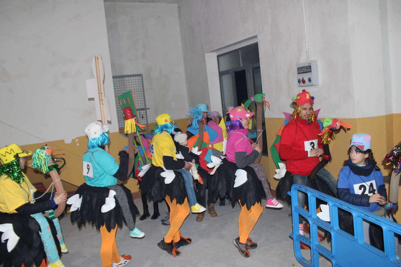 Multitudinaria fiesta de Carnaval en Béjar aún sin desfile por la lluvia