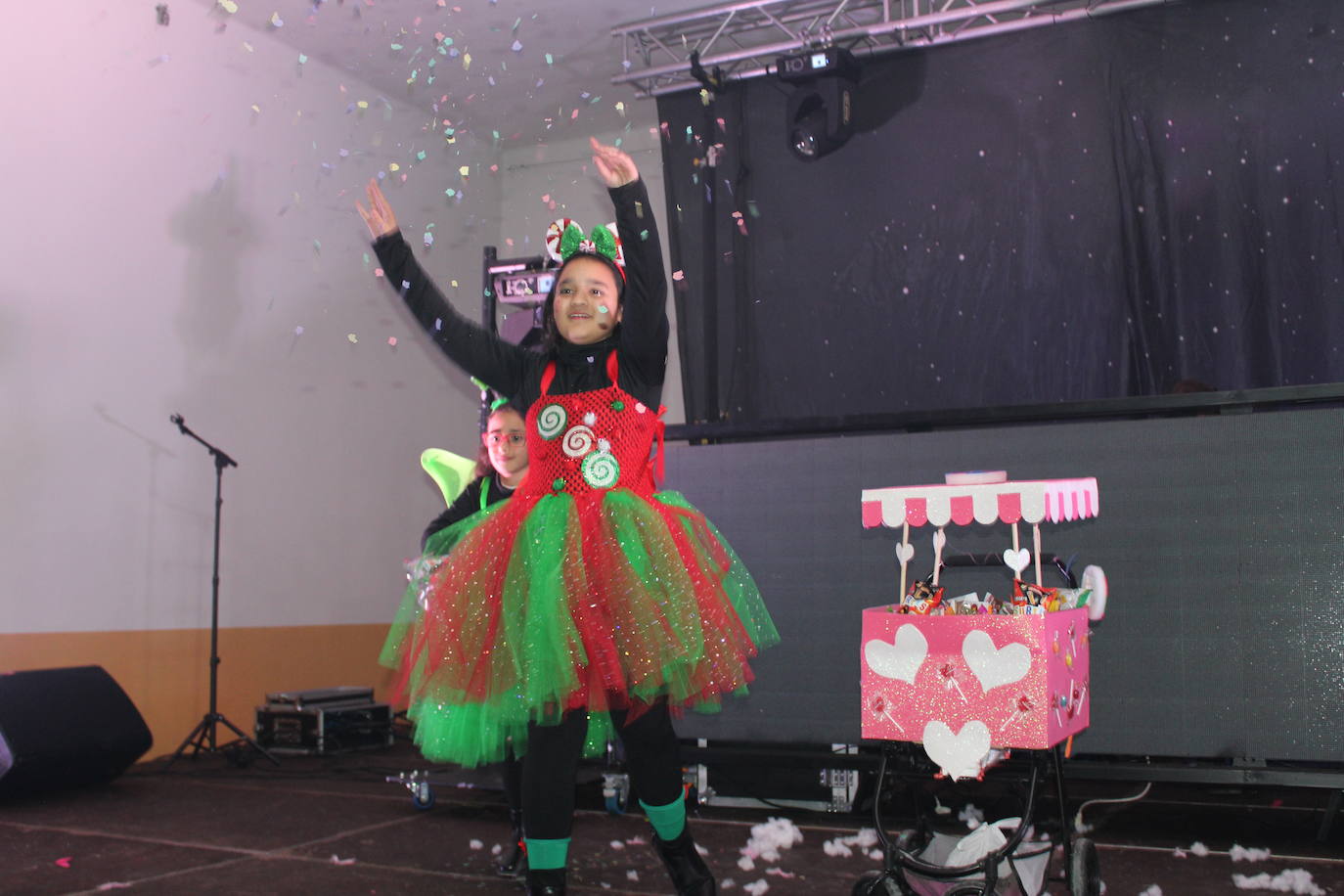 Multitudinaria fiesta de Carnaval en Béjar aún sin desfile por la lluvia