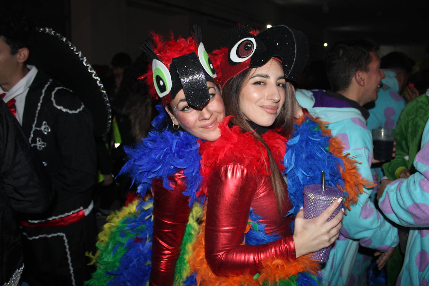 Multitudinaria fiesta de Carnaval en Béjar aún sin desfile por la lluvia