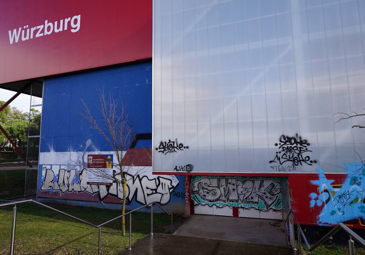 Pintadas en el exterior del pabellón Würzburg