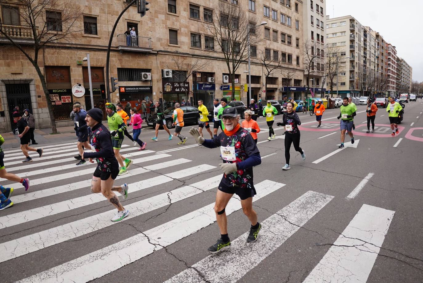 Todas las imágenes de cómo miles de salmantinos desafían al frío en la XIII Media Maratón