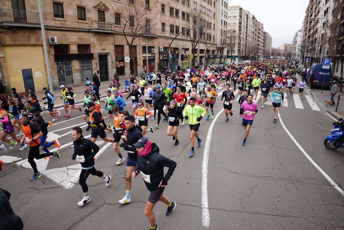 Todas las imágenes de cómo miles de salmantinos desafían al frío en la XIII Media Maratón