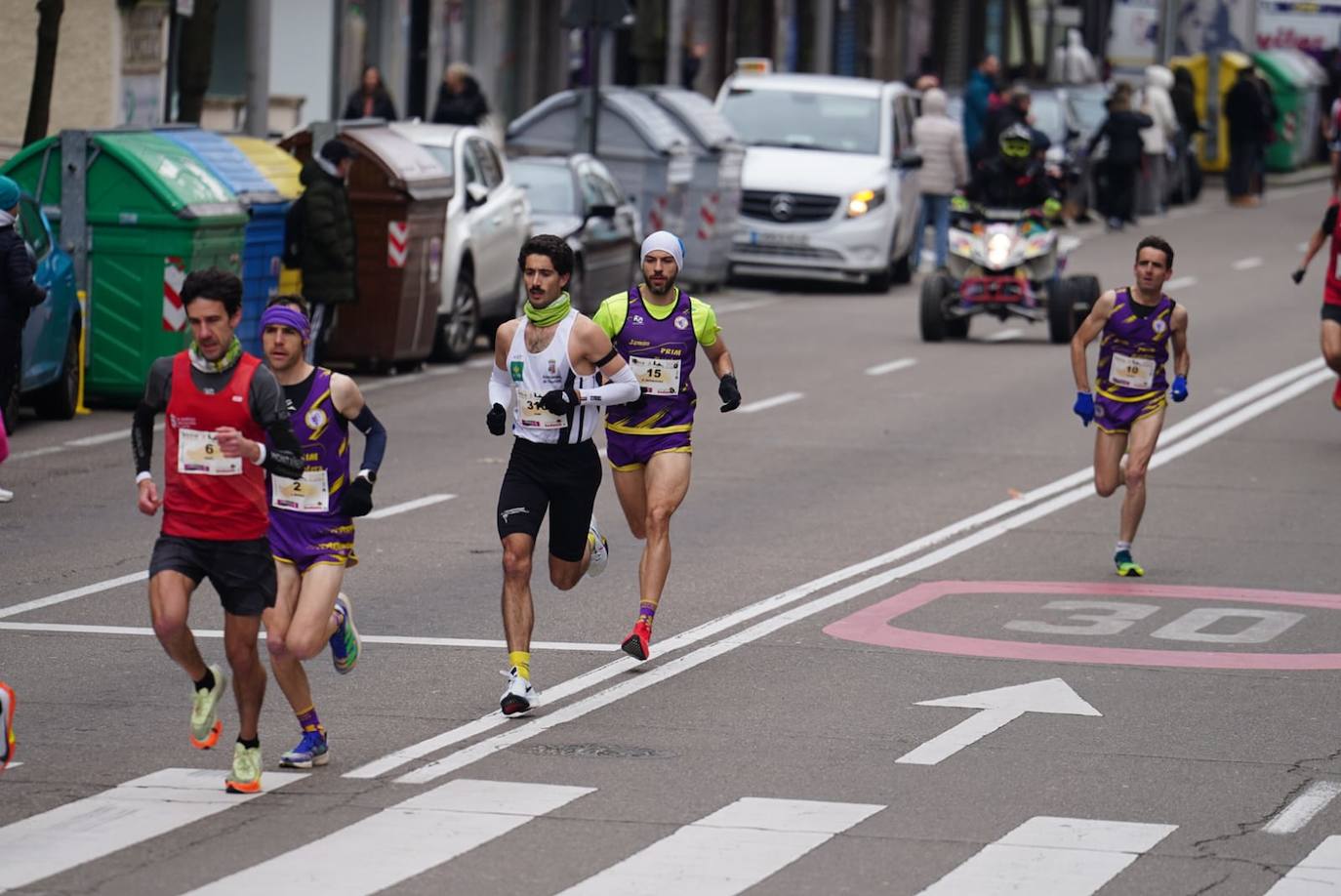 Todas las imágenes de cómo miles de salmantinos desafían al frío en la XIII Media Maratón