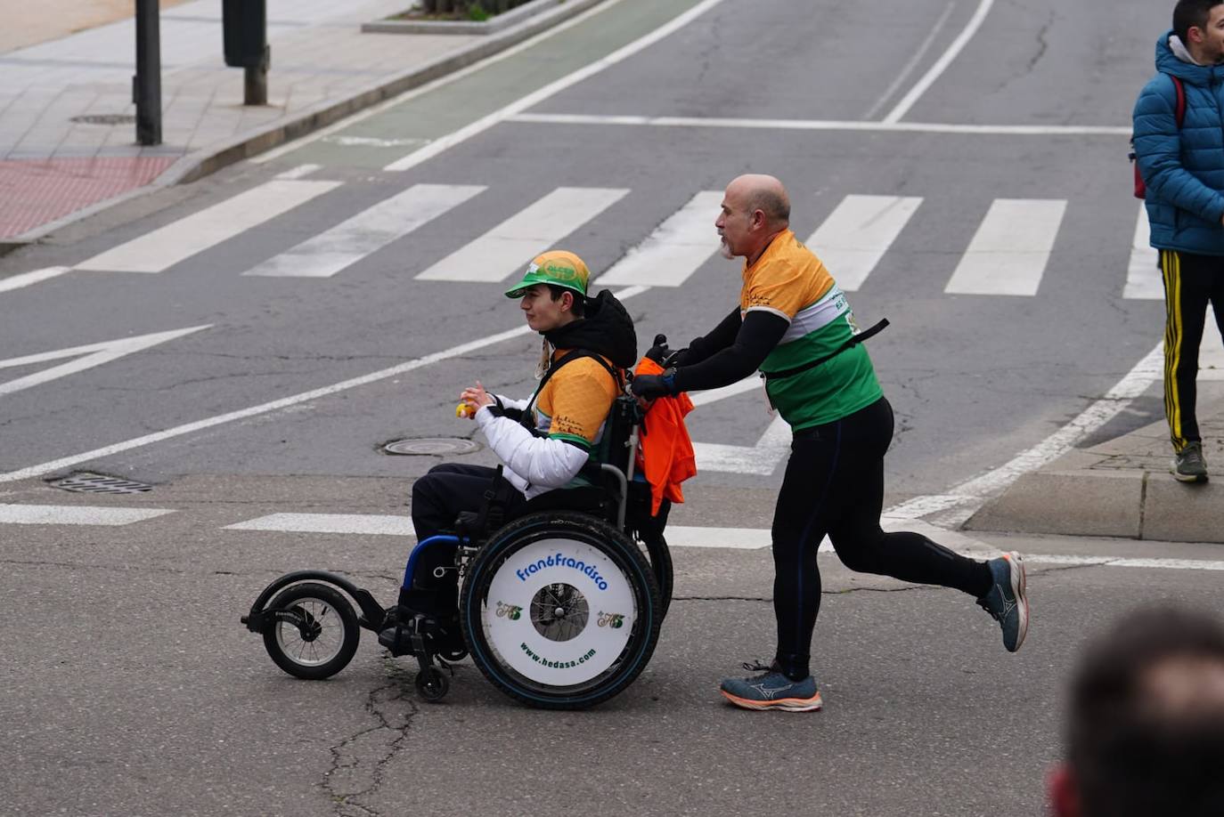 Todas las imágenes de cómo miles de salmantinos desafían al frío en la XIII Media Maratón