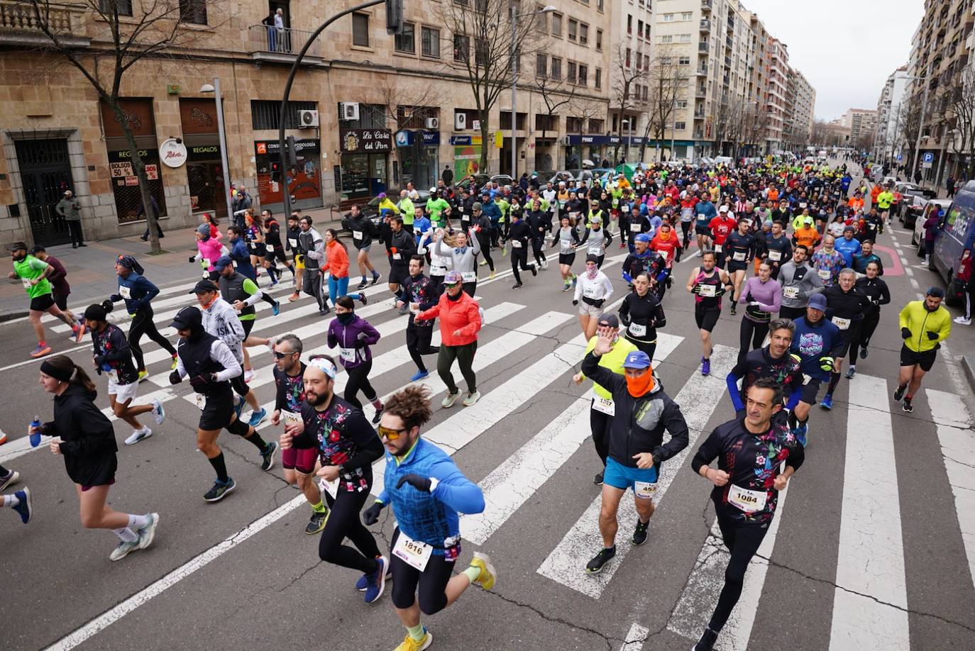 Todas las imágenes de cómo miles de salmantinos desafían al frío en la XIII Media Maratón