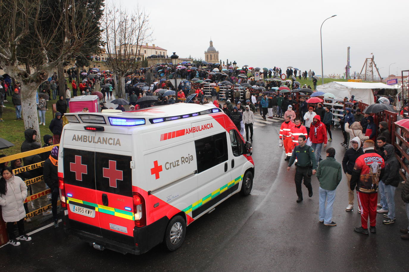 Tumultuoso encierro a caballo en el Carnaval del Toro de Ciudad Rodrigo