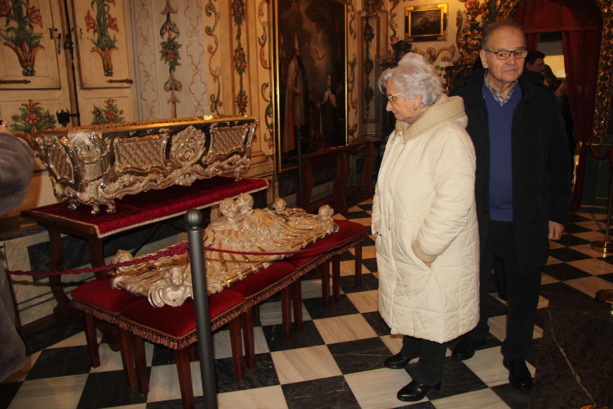 La urna de plata de Santa Teresa, de Alba de Tormes a Toledo para una limpieza profunda