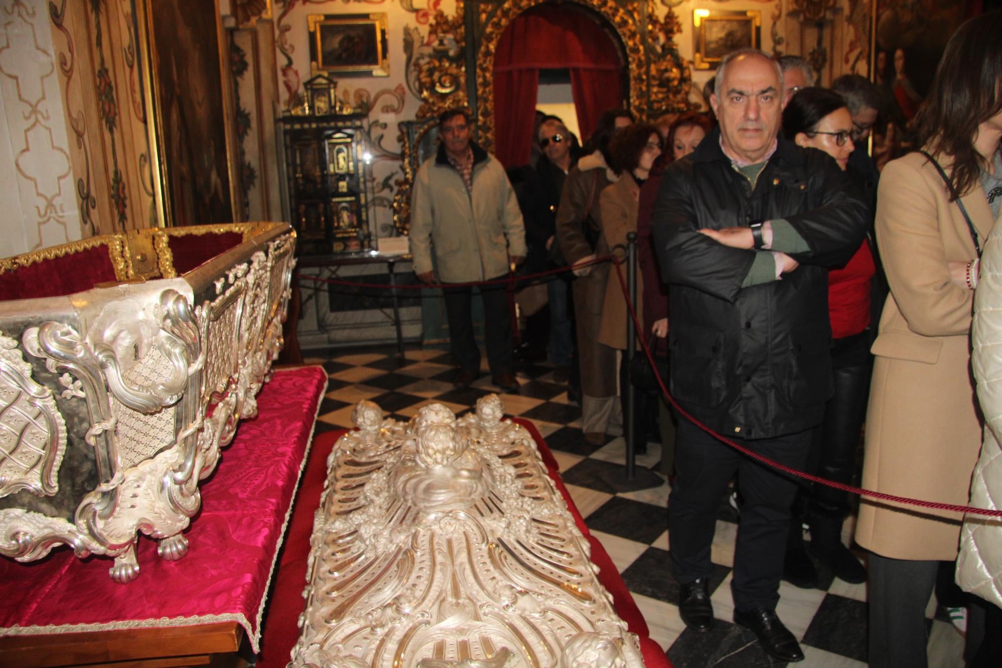 La urna de plata de Santa Teresa, de Alba de Tormes a Toledo para una limpieza profunda