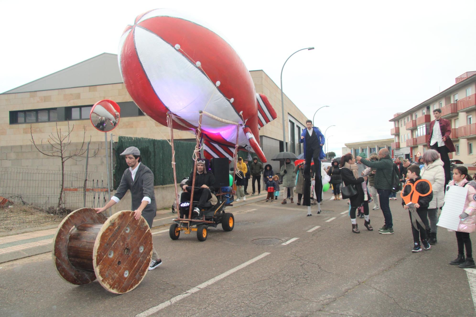 La fiesta familiar llega a las calles y el multiusos en Villares de la Reina