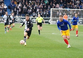 Jonny Arriba, retando en carrera a Diego Alende.