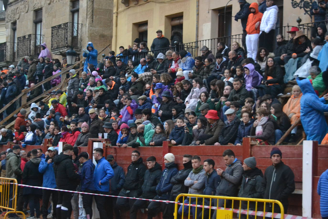 Una imponente charra conquista el Carnaval del Toro