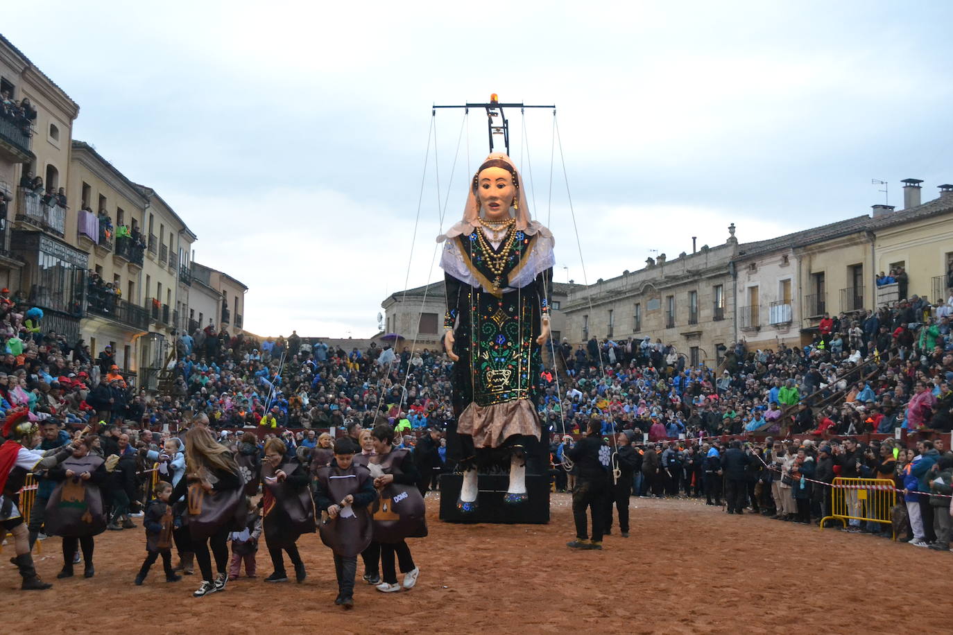 Una imponente charra conquista el Carnaval del Toro