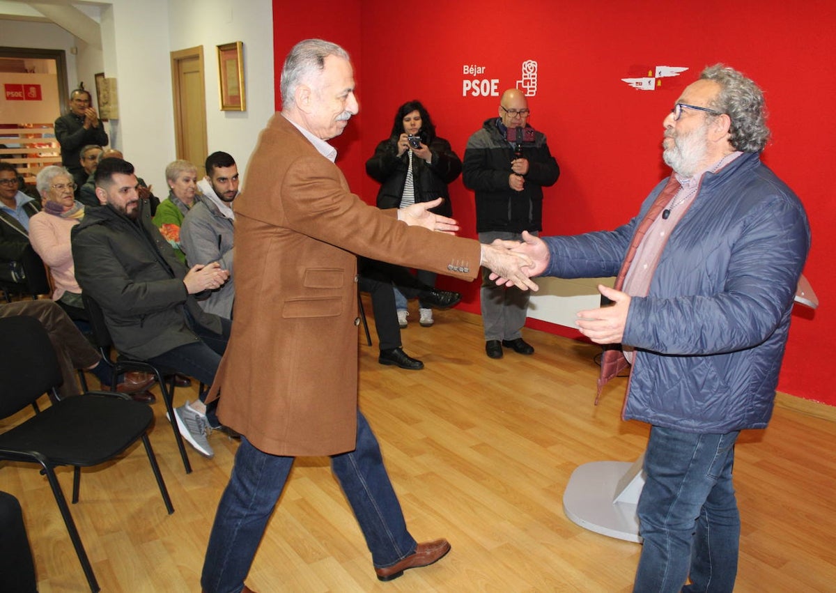 Imagen secundaria 1 - El PSOE de Béjar entrega el Premio a la Libertad al pueblo palestino