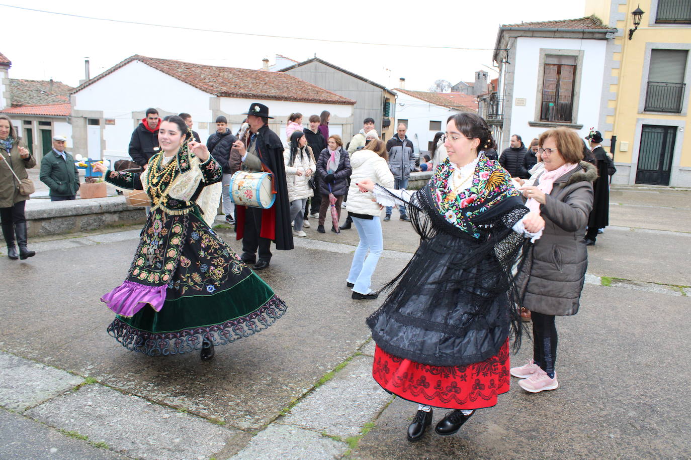Los quintos de Los Santos no faltan a su cita festiva
