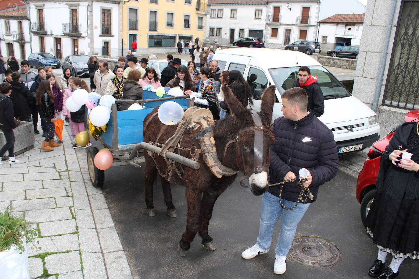 Los quintos de Los Santos no faltan a su cita festiva