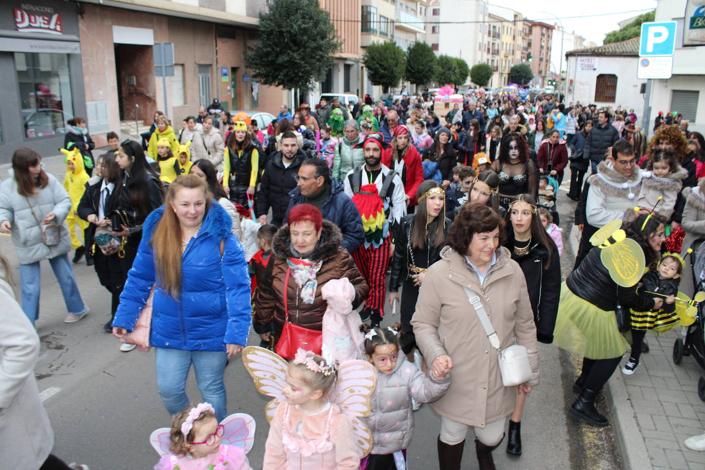Guijuelo disfruta de su pasacalles con ritmo y sin lluvia