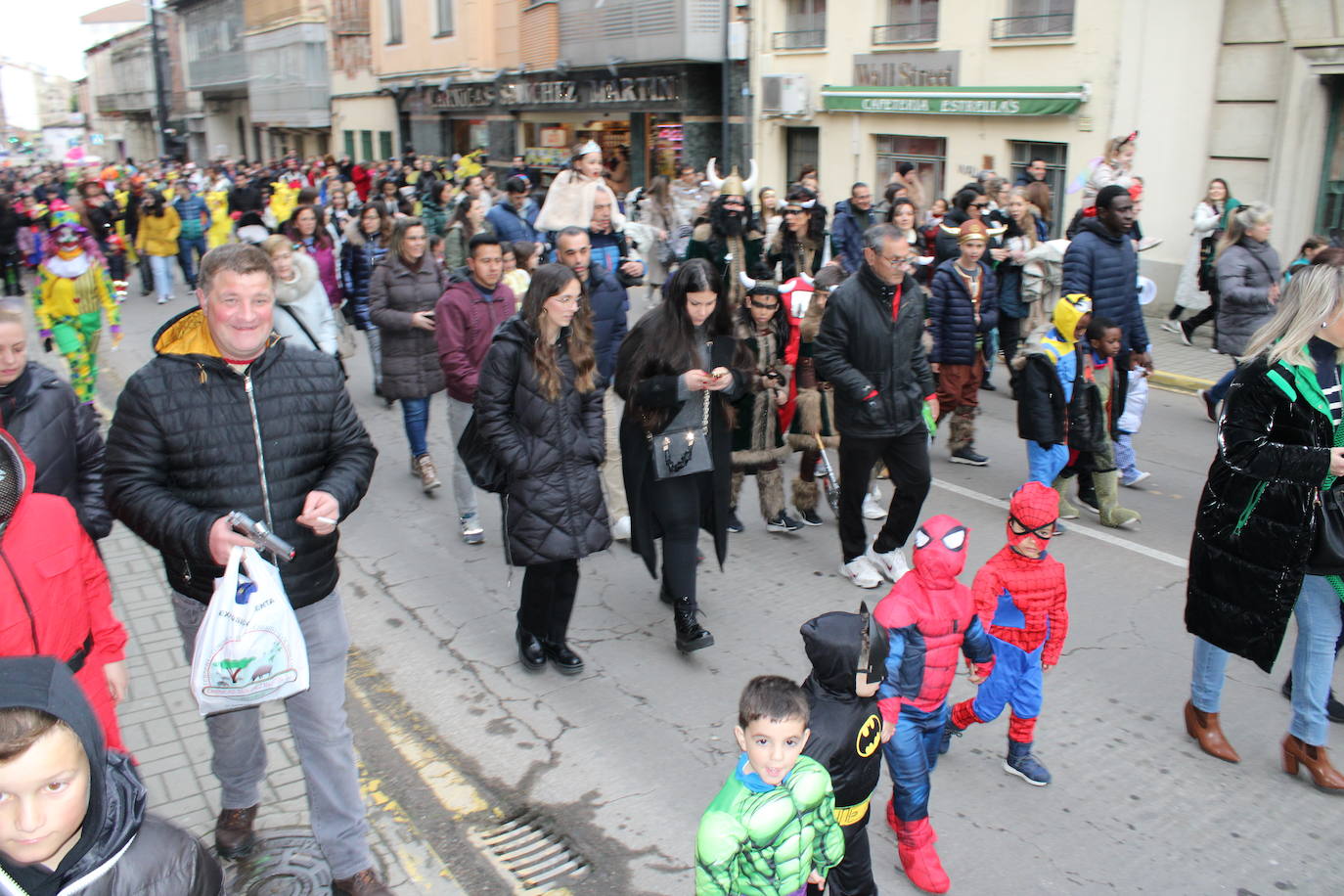 Guijuelo disfruta de su pasacalles con ritmo y sin lluvia