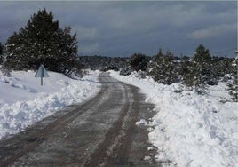 Una carretera nevada.