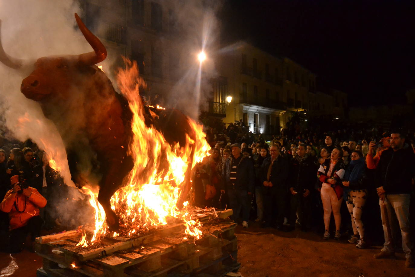 Los cenizos despiden con tristeza al Carnaval del Toro