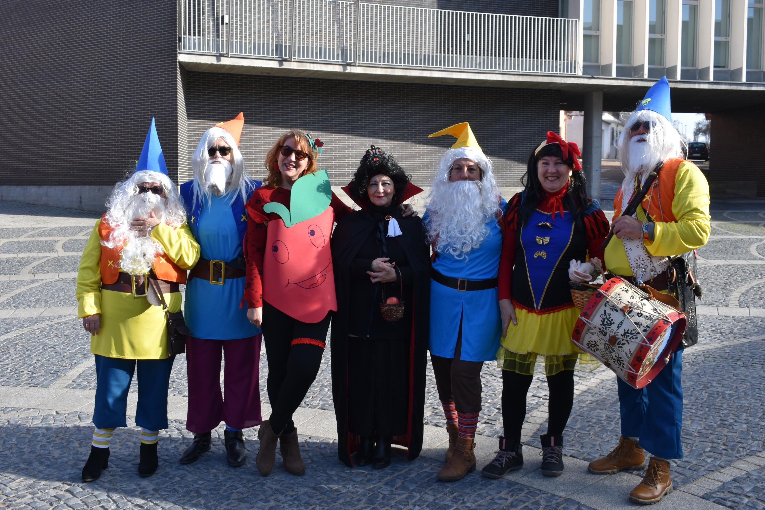 Los personajes de cuentos infantiles caminan por las calles de Santa Marta de Tormes