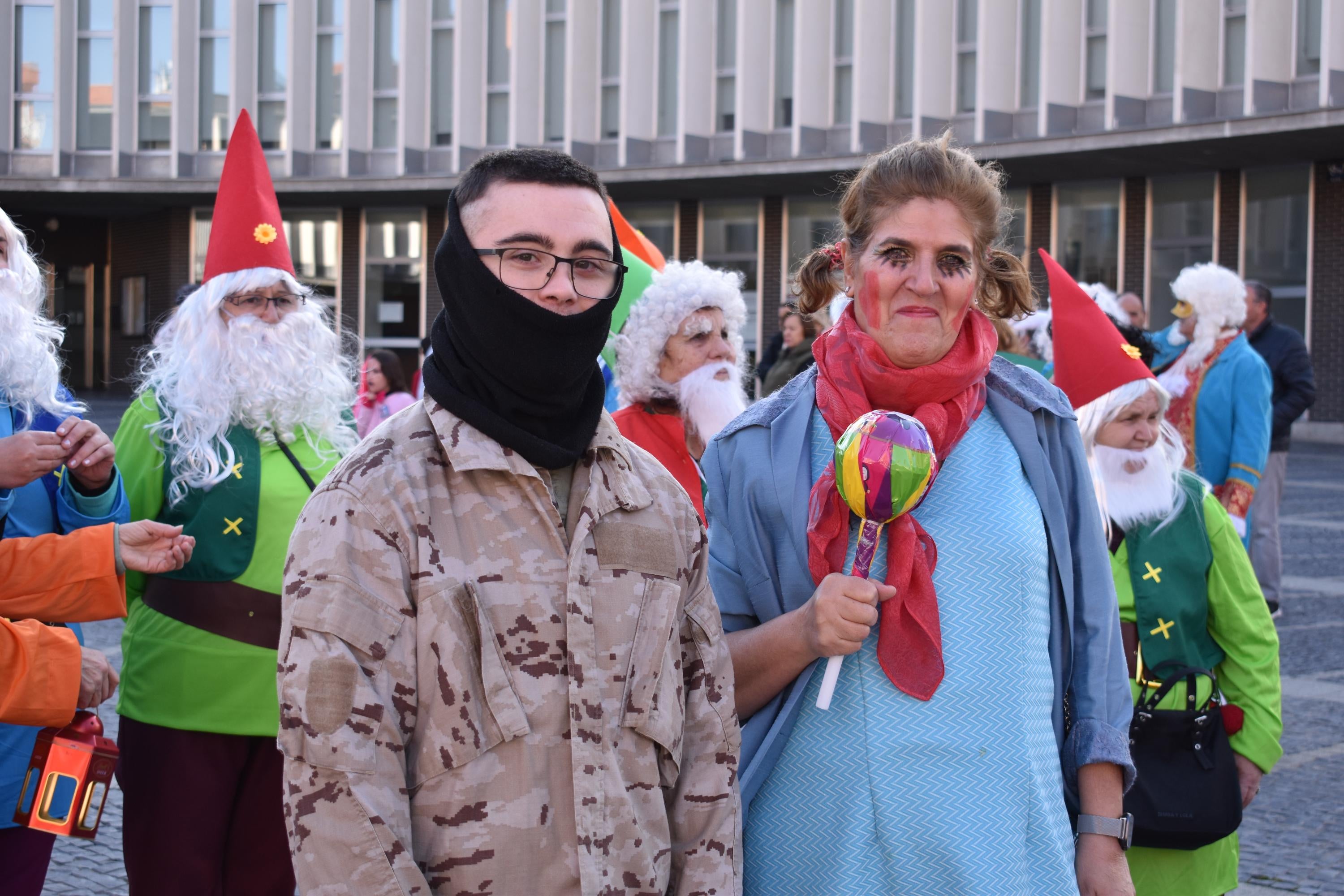 Los personajes de cuentos infantiles caminan por las calles de Santa Marta de Tormes