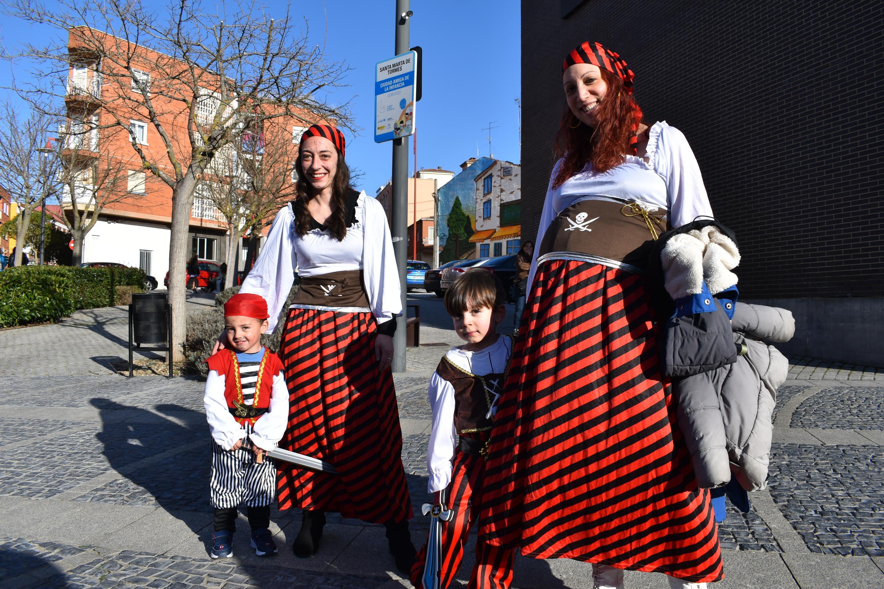 Los personajes de cuentos infantiles caminan por las calles de Santa Marta de Tormes