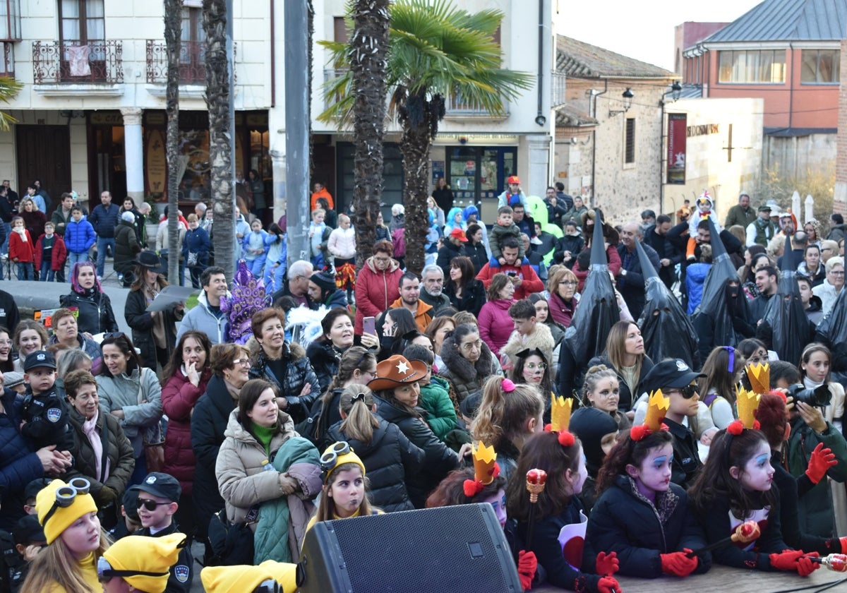 Derroche de imaginación y fantasía en un gran concurso de disfraces en Alba de Tormes