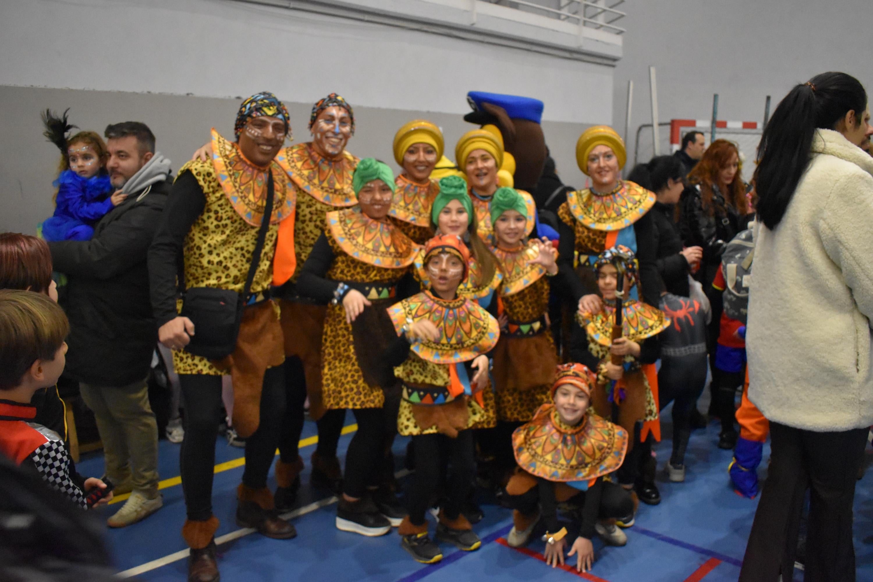 Los personajes de cuentos infantiles caminan por las calles de Santa Marta de Tormes