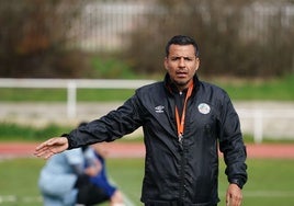 Rafa Dueñas, en un entrenamiento en Las Pistas.