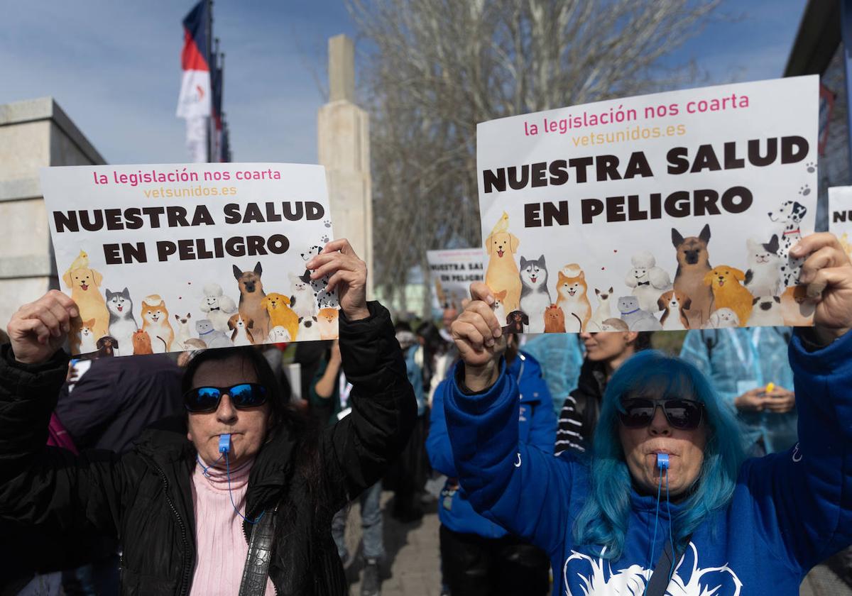 Imagen de varios manifestantes contra la legislación de medicamentos.