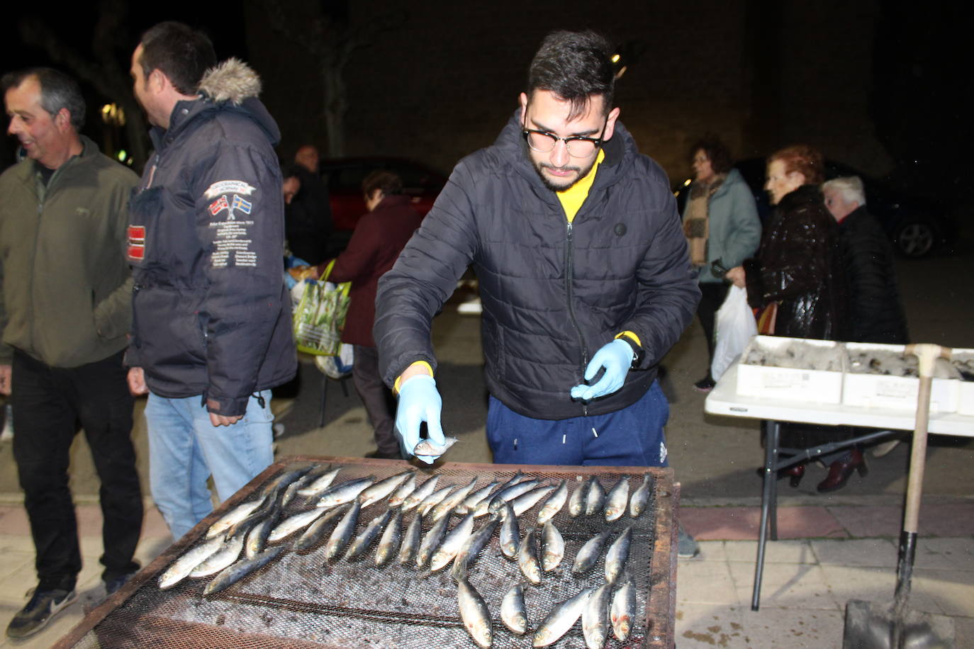 Sardinas para todos después de la misa de Ceniza en Cantalapiedra