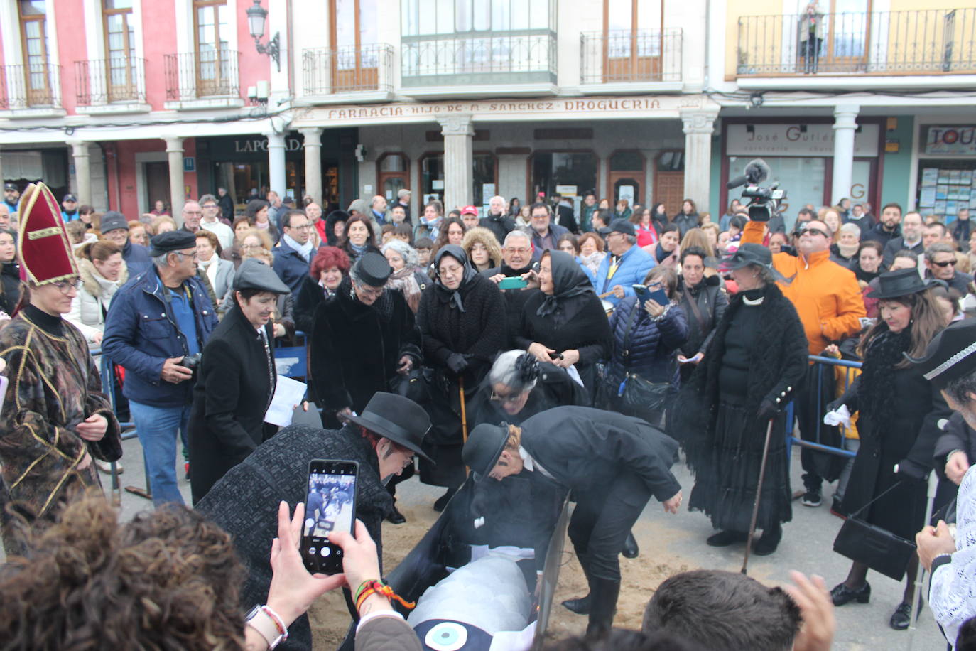 Peñaranda de Bracamonte entierra su sardina