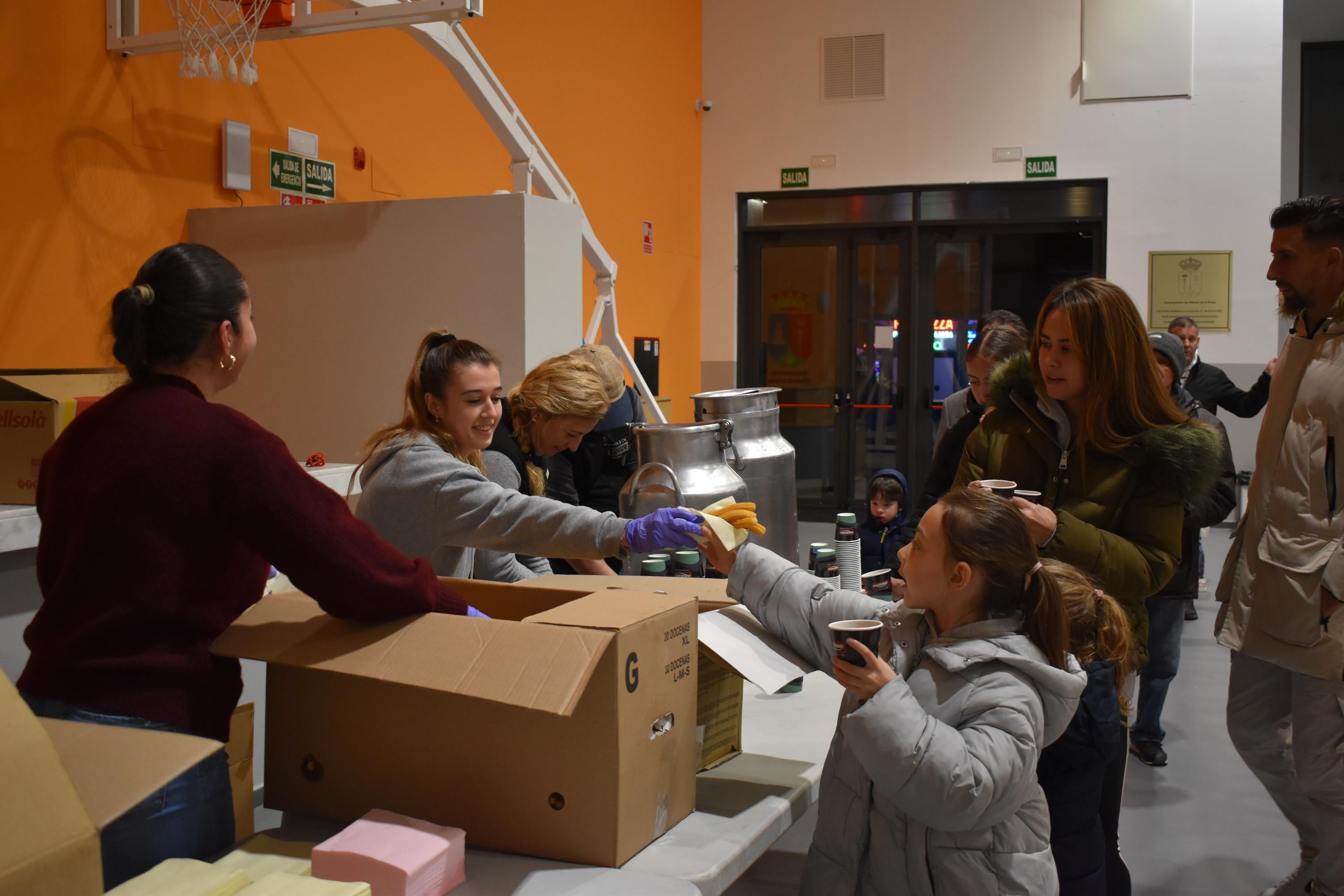 4.600 churros y 200 litros de chocolate para cerrar las citas de carnaval en Villares de la Reina