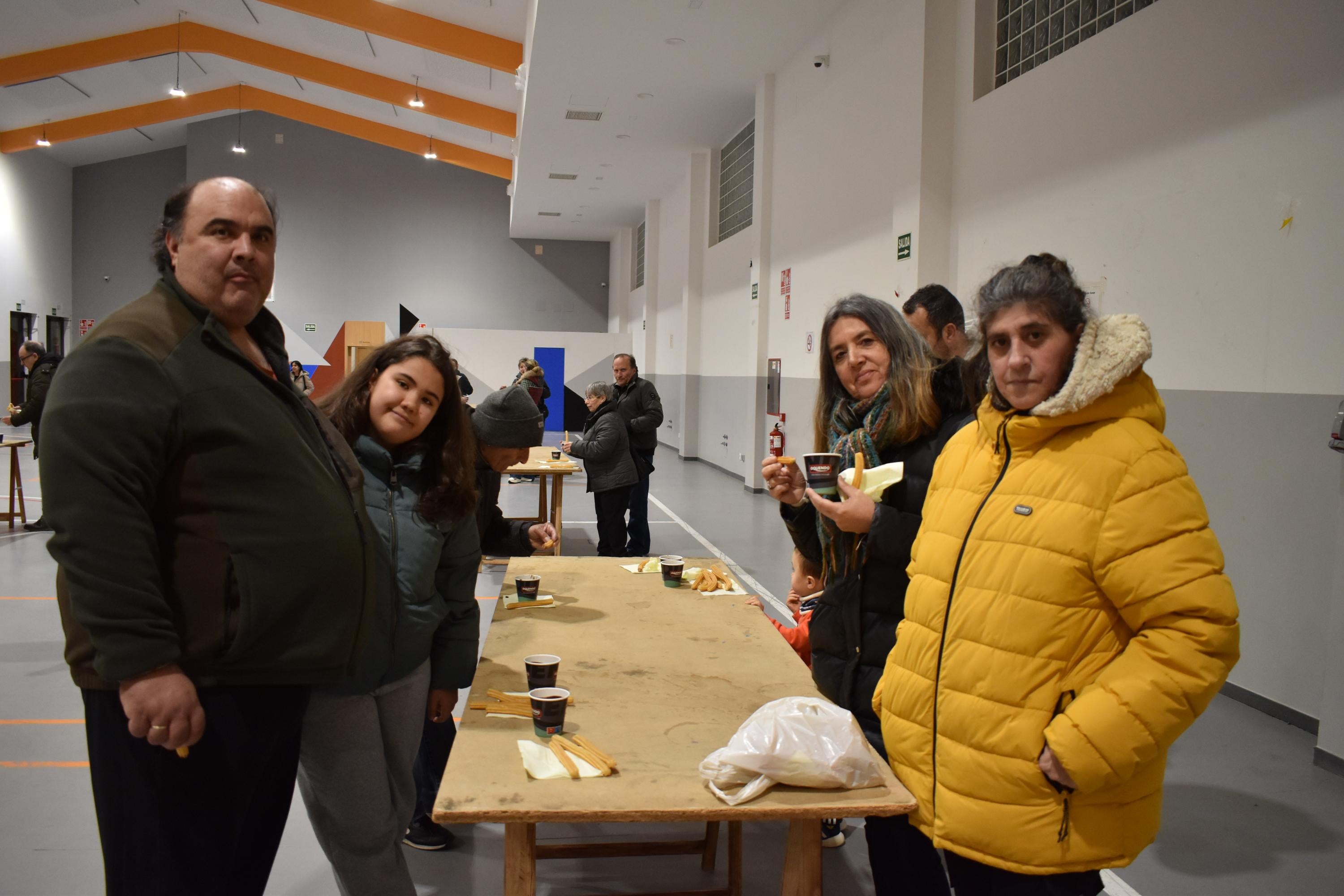 4.600 churros y 200 litros de chocolate para cerrar las citas de carnaval en Villares de la Reina