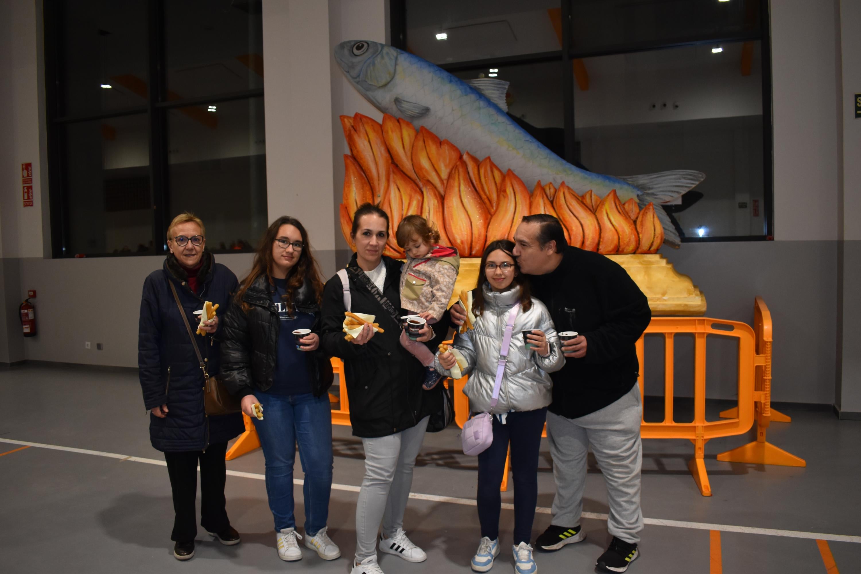 4.600 churros y 200 litros de chocolate para cerrar las citas de carnaval en Villares de la Reina