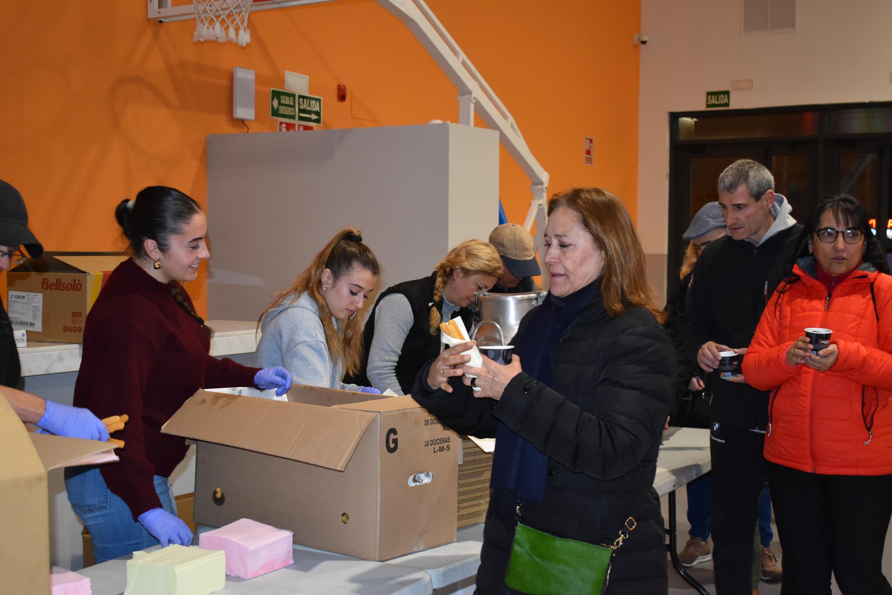 4.600 churros y 200 litros de chocolate para cerrar las citas de carnaval en Villares de la Reina