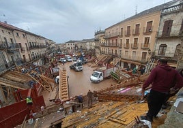 La Plaza Mayor recupera poco a poco su imagen habitual.