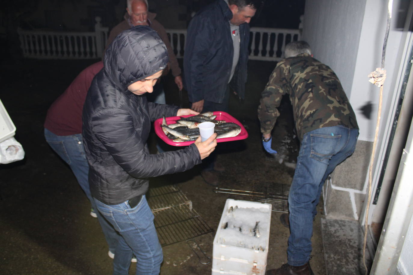 Fin de fiesta en Lagunilla en torno al fuego