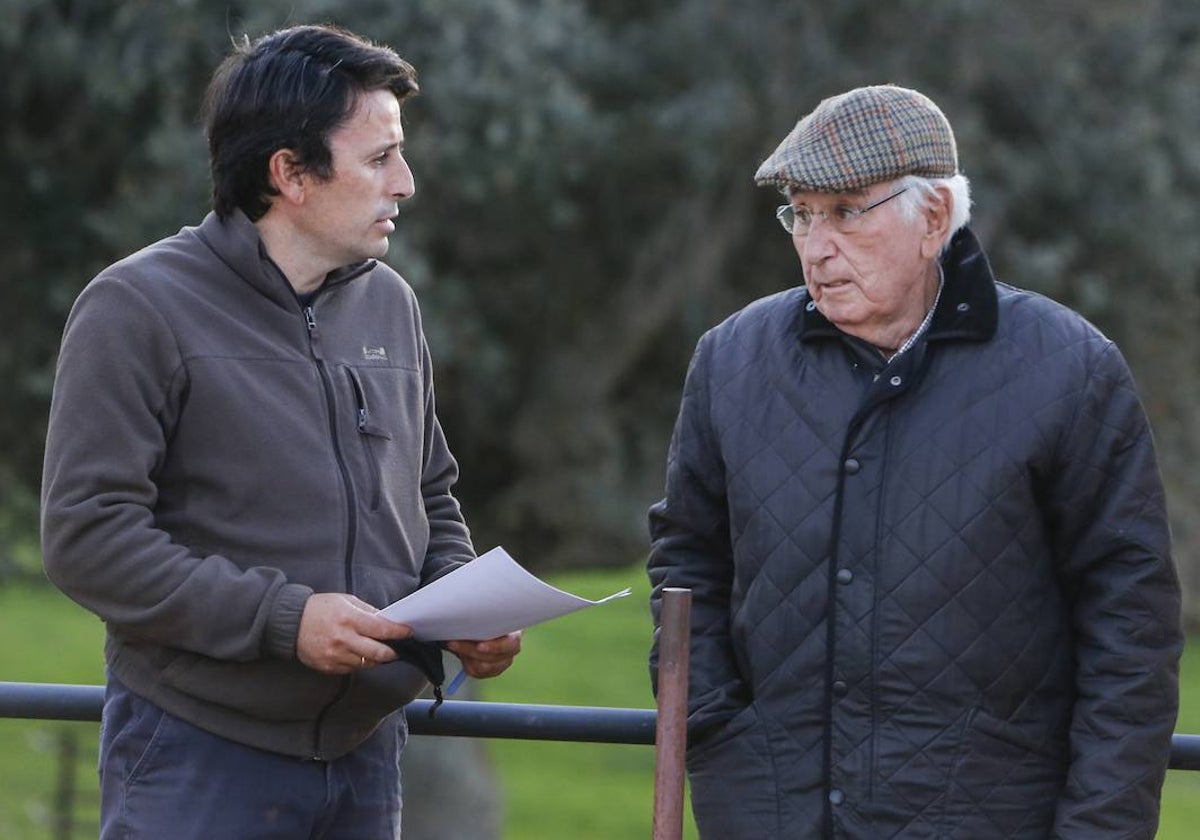 José Juan Fraile y Lorenzo Fraile, en las corraletas de la finca del Puerto de la Calderilla.