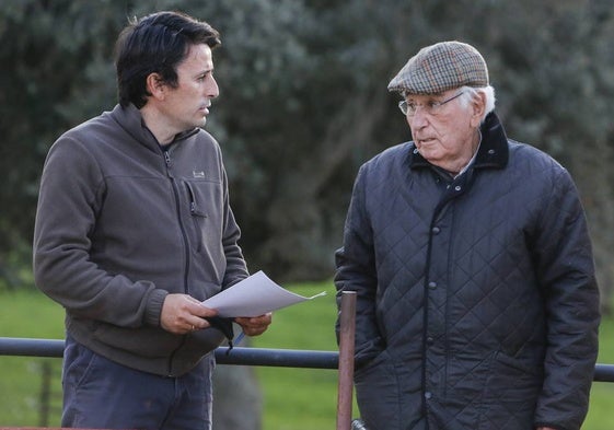 José Juan Fraile y Lorenzo Fraile, en las corraletas de la finca del Puerto de la Calderilla.