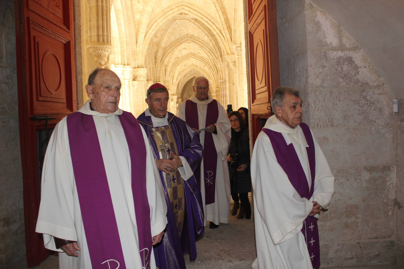 Los columbarios de la catedral de Ciudad Rodrigo, en marcha tras la bendición del obispo