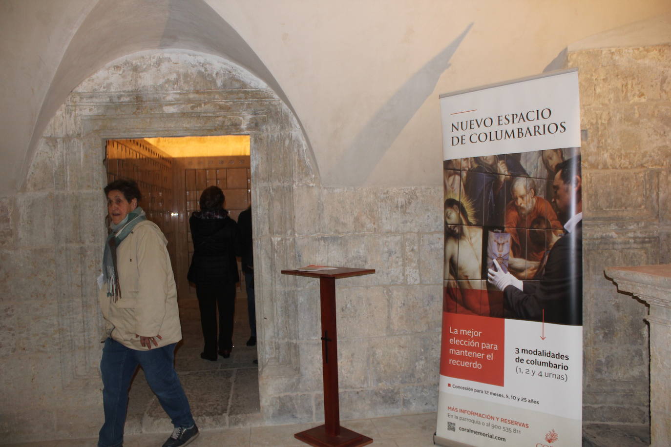 Los columbarios de la catedral de Ciudad Rodrigo, en marcha tras la bendición del obispo