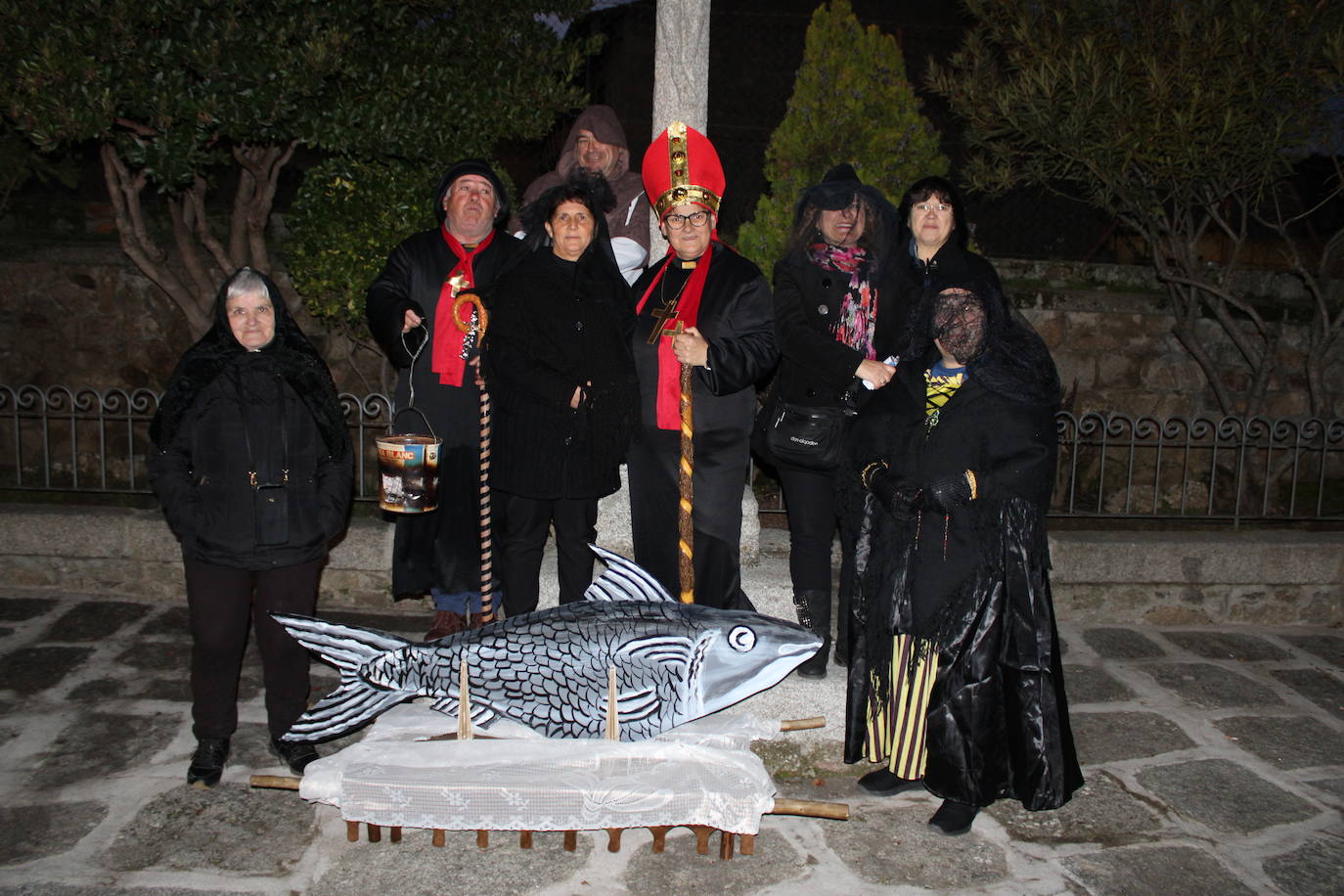 Santibáñez de Béjar se despide del Carnaval con el entierro de la sardina