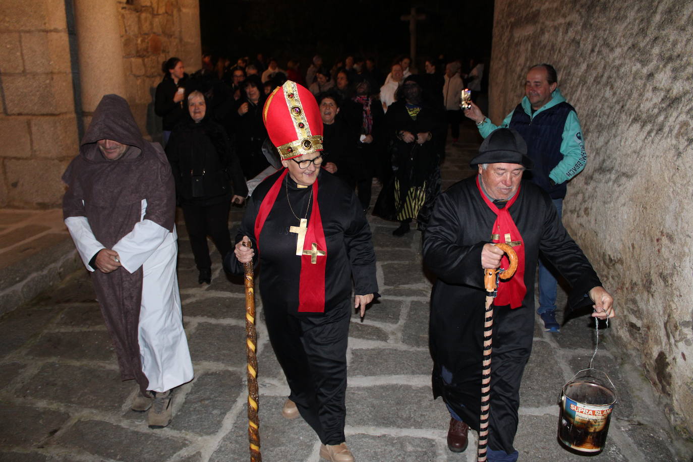 Santibáñez de Béjar se despide del Carnaval con el entierro de la sardina