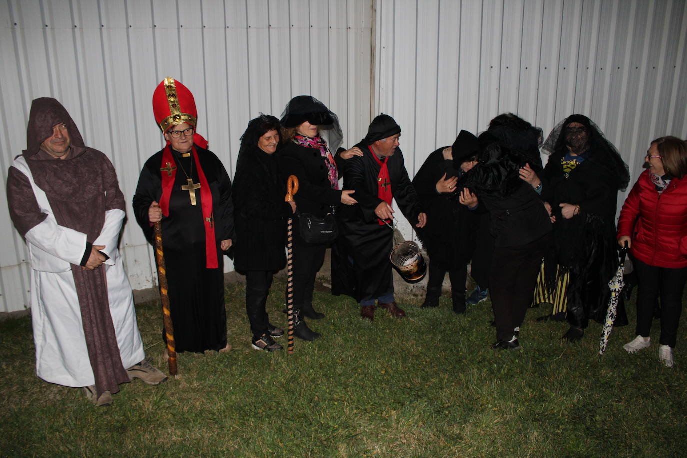 Santibáñez de Béjar se despide del Carnaval con el entierro de la sardina