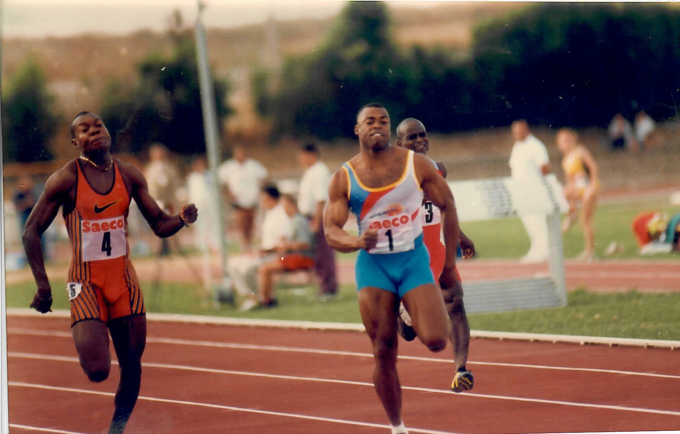 El americano Burrell (dorsal 1) corriendo en Salamanca. 