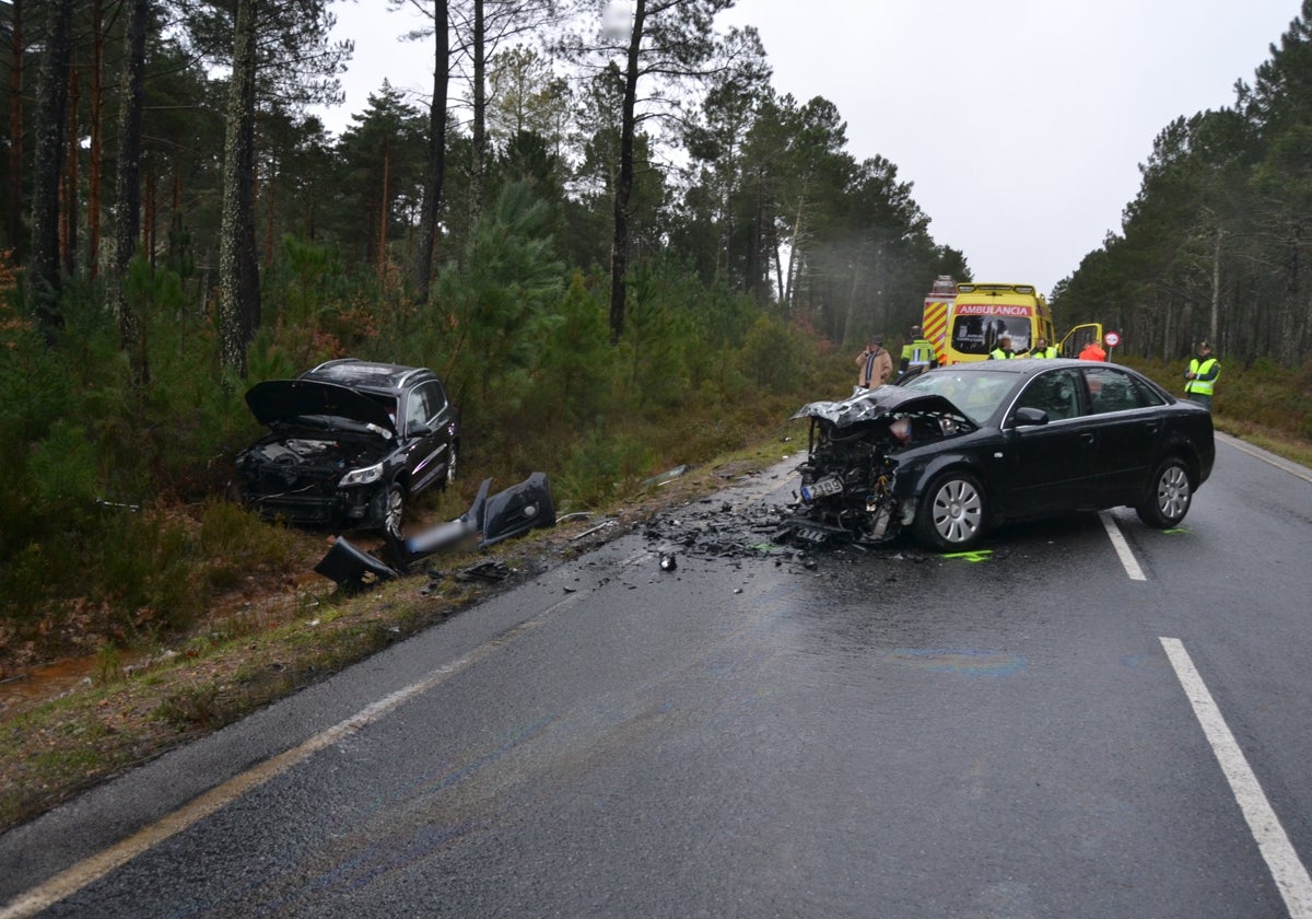 Así han quedado los coches siniestrados en el accidente de Nava de Francia