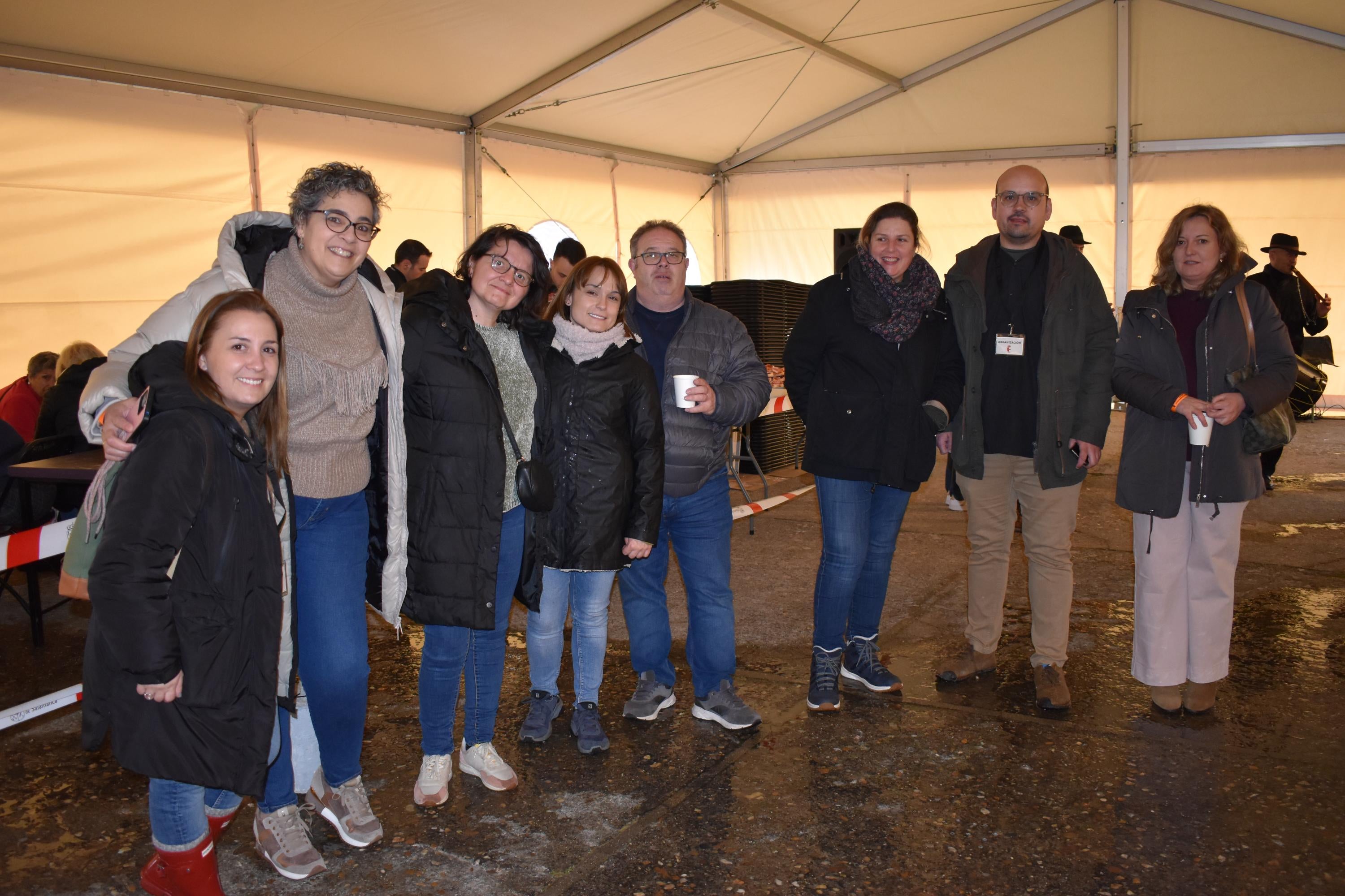 Tradición, ocio y comida en la matanza de Rollán a pesar de la lluvia