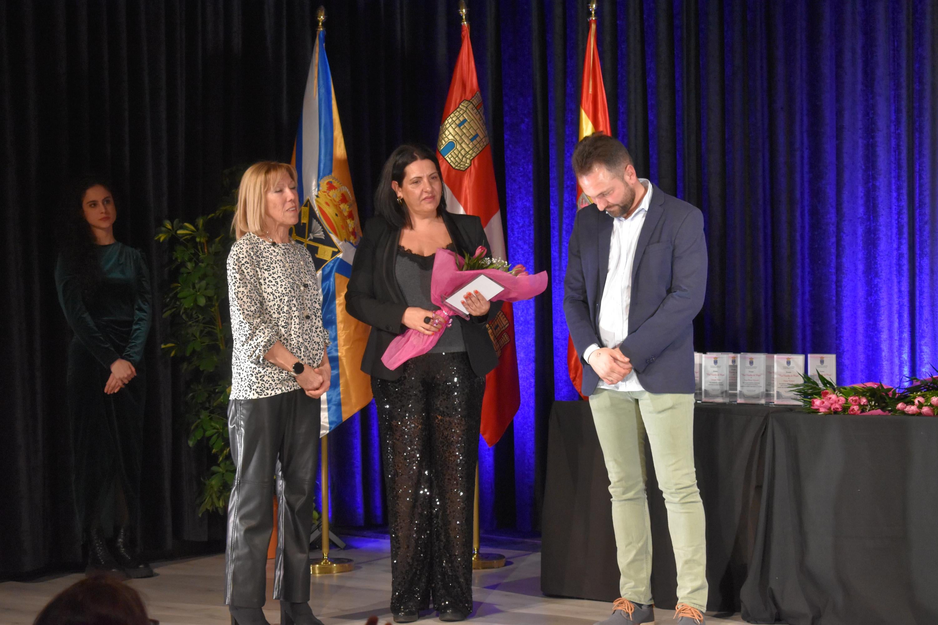 Calurosa gala en honor a las féminas de Santa Marta de Tormes