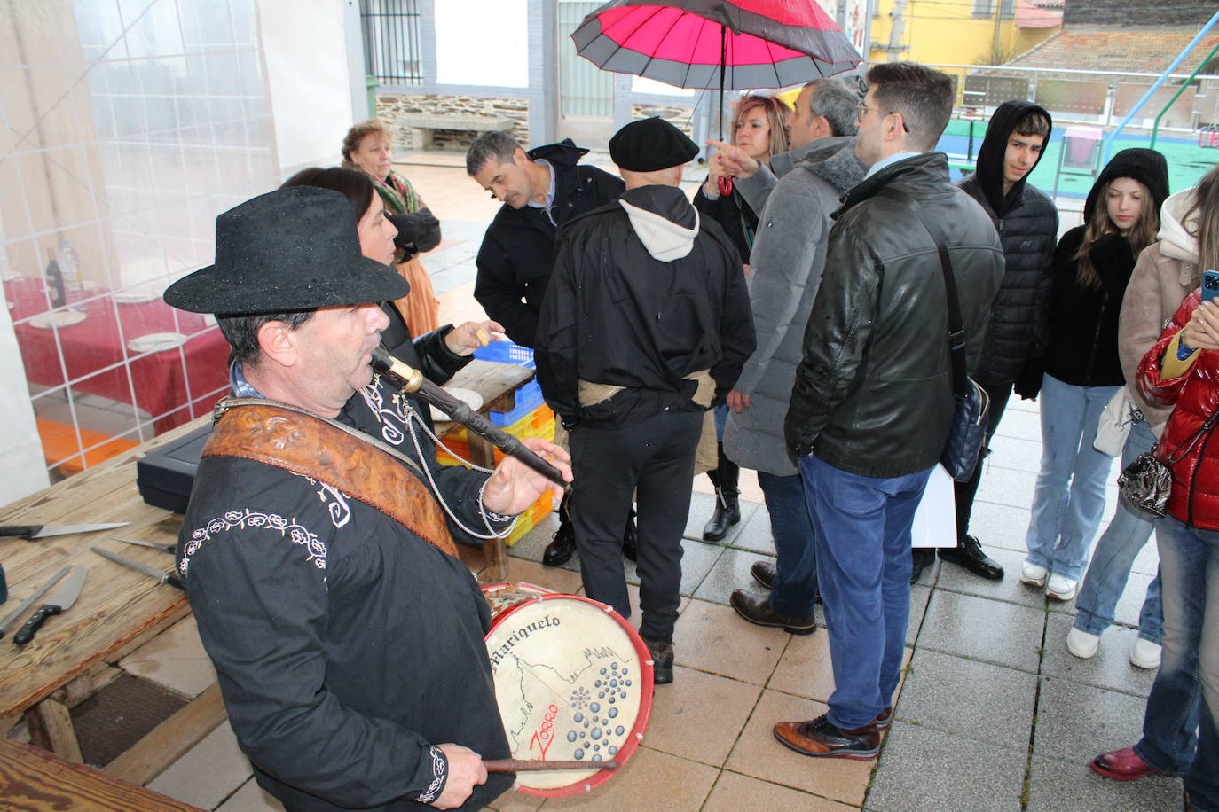 La lluvia no impide un nuevo lleno en la matanza de Campillo de Salvatierra